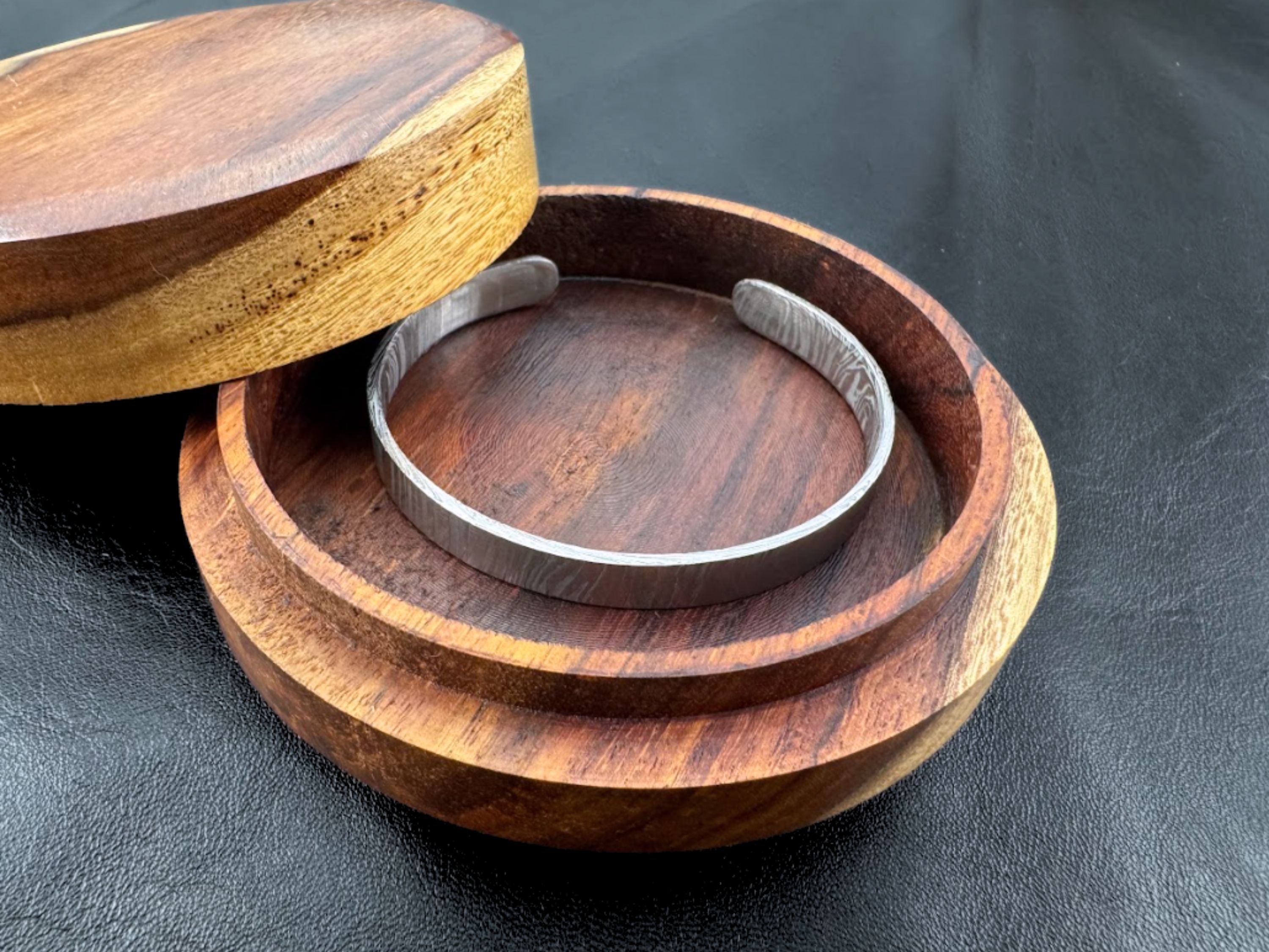 Elegant Damascus Steel Silver Bracelet for Men – Adjustable Cuff, Unique Gift