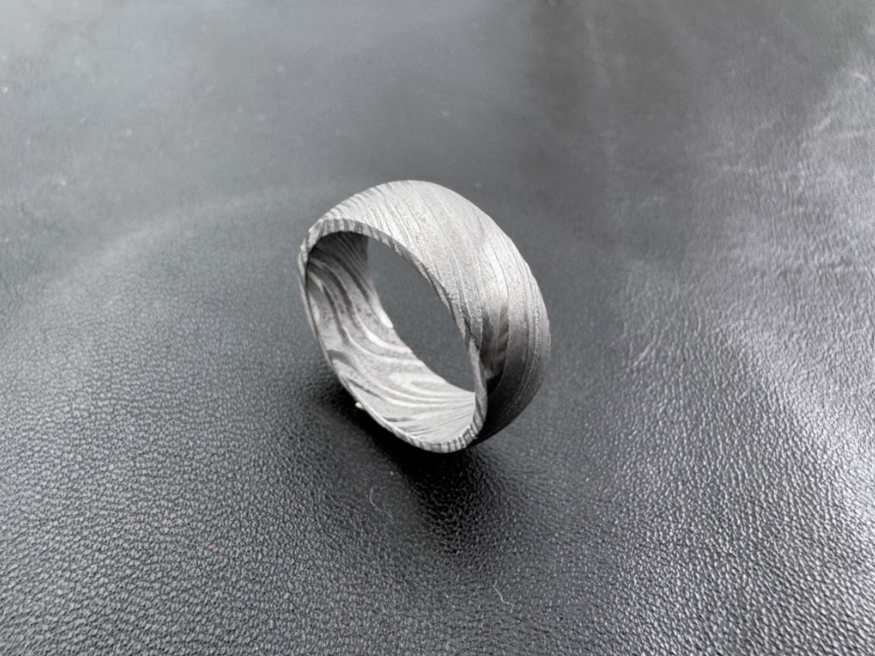 handmade Damascus steel ring round bevel with custom rosewood gift box RUST FREE