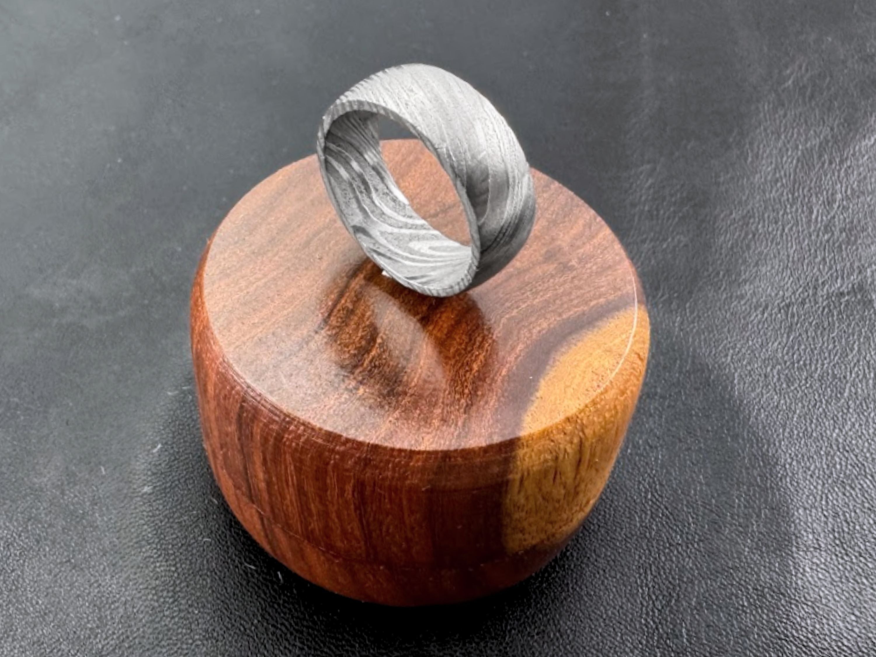 handmade Damascus steel ring round bevel with custom rosewood gift box RUST FREE