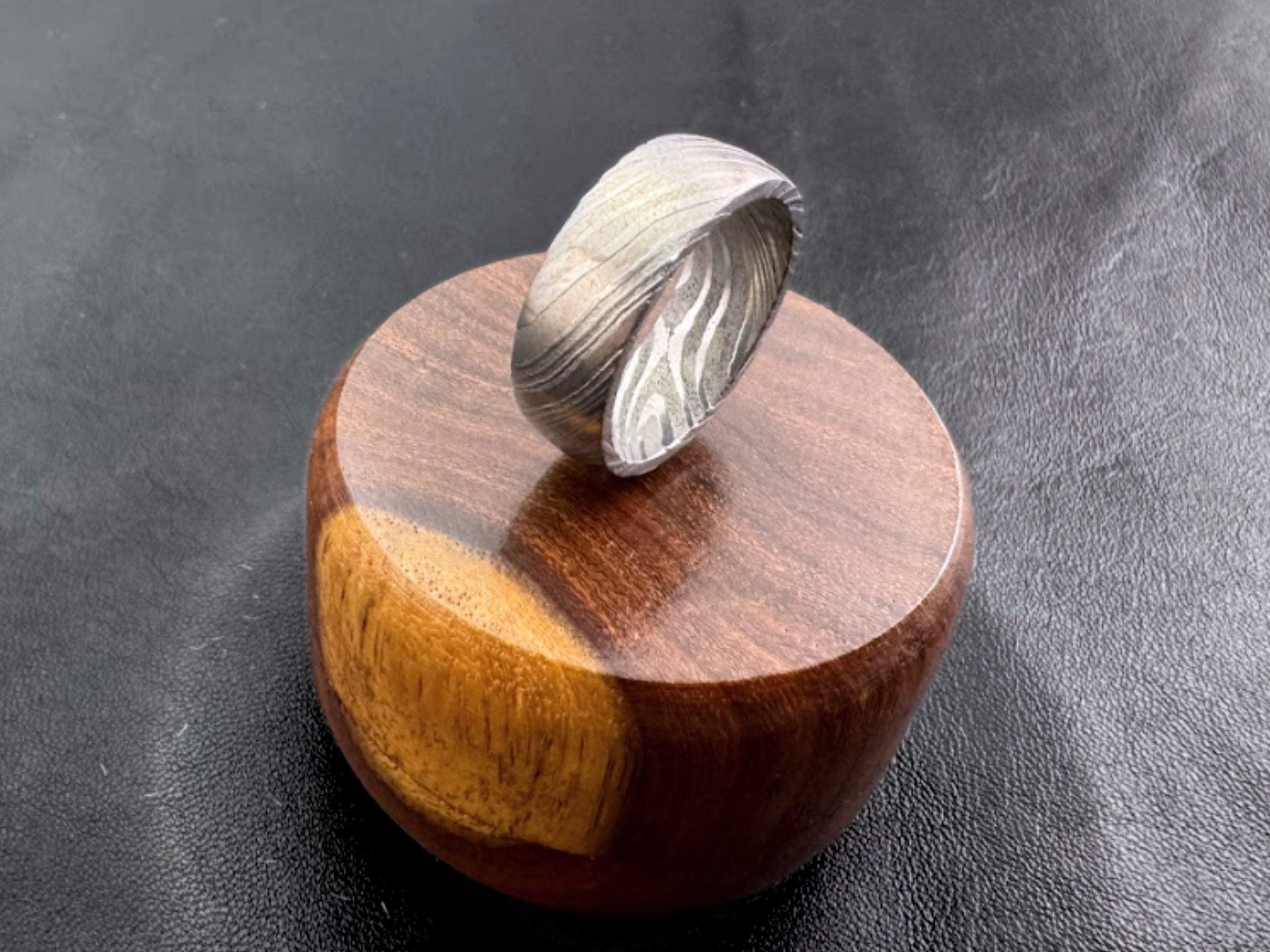handmade Damascus steel ring round bevel with custom rosewood gift box RUST FREE