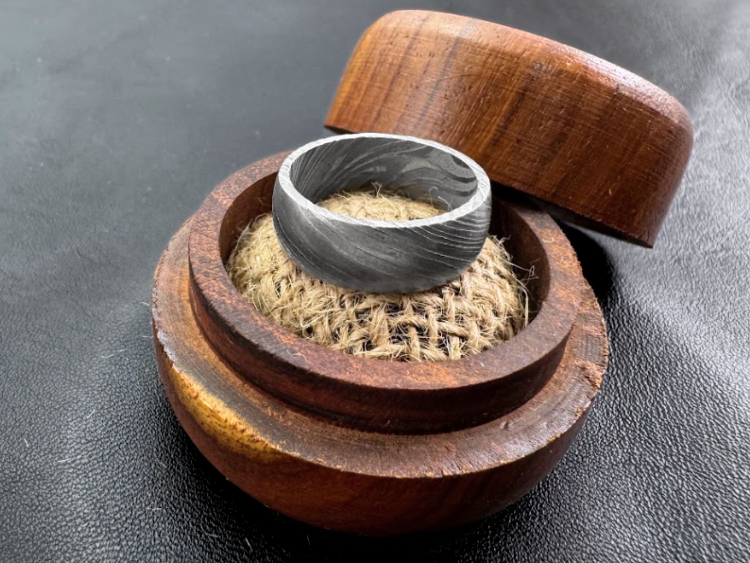 handmade Damascus steel ring round bevel with custom rosewood gift box RUST FREE