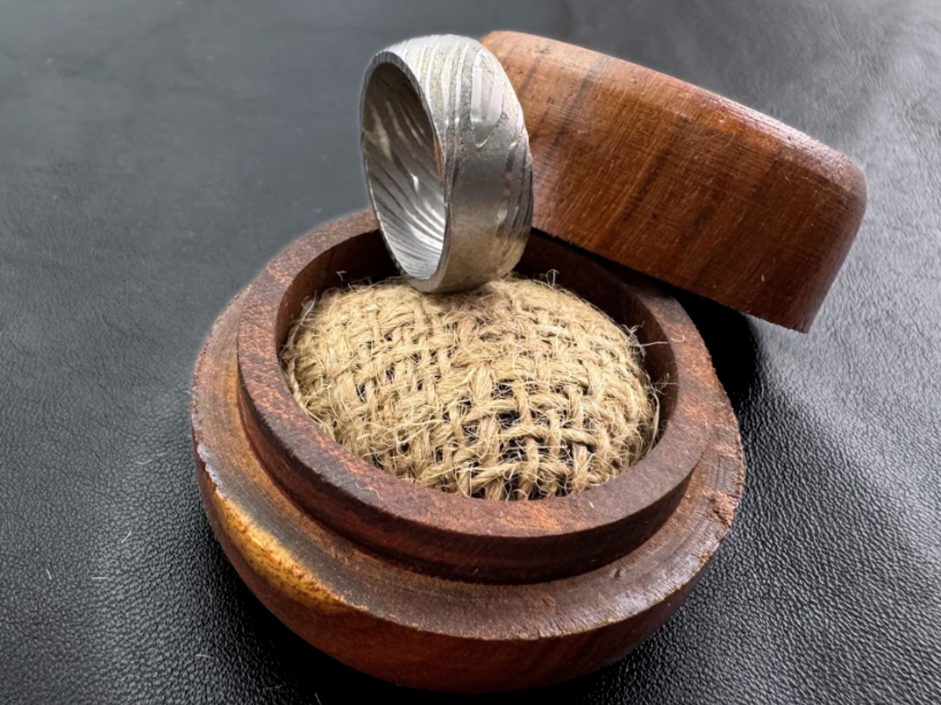 handmade Damascus steel ring round bevel with custom rosewood gift box RUST FREE