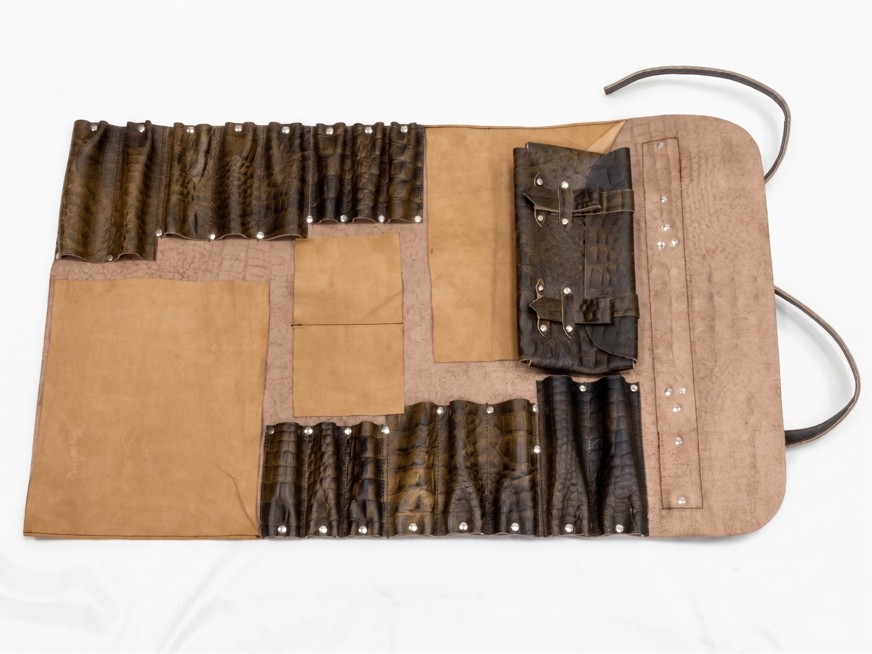 Premium Crocodile Leather Chef Roll – 16-Slot Knife Holder, Portable Cutlery Storage, Travel Kitchen Wrap Bag, Gift for Professional Chefs & Cooking Enthusiasts