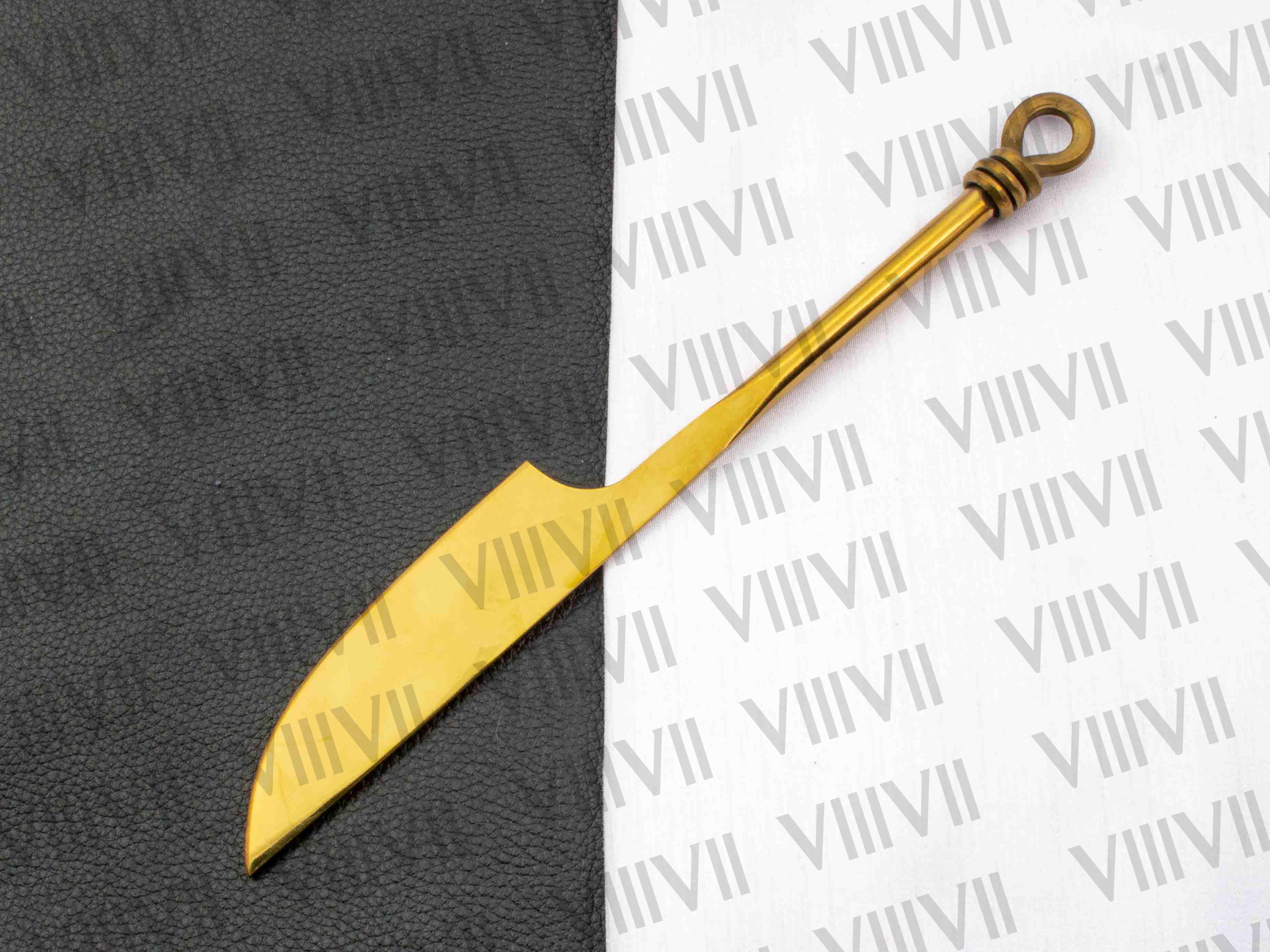 Viking cutlery set hand forged in medieval knot work style in Gold color and Aniline leather sheath