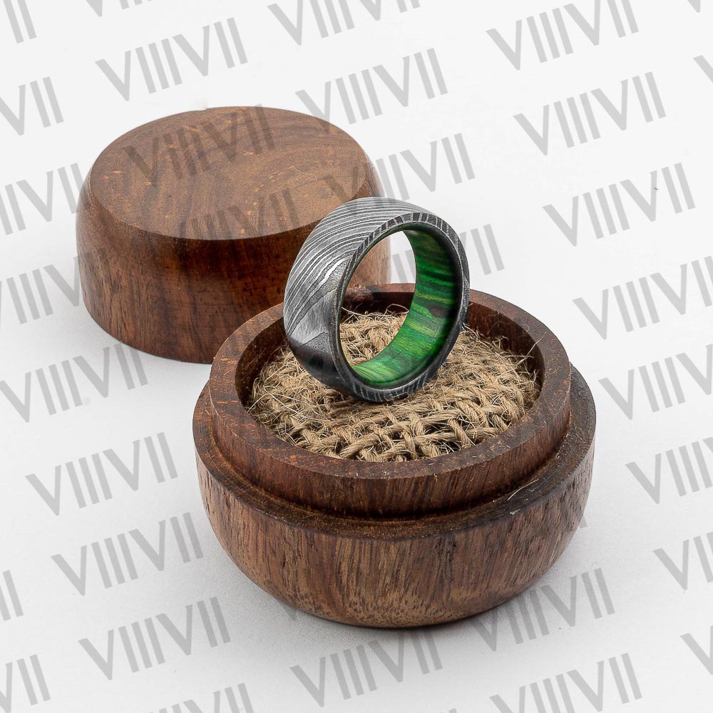 Forge Damascus ring Men's Wedding Band with an exquisite pattern green wood