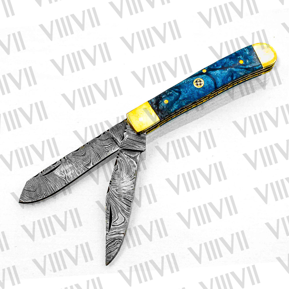 Double Blade Damascus Pocket Knife with Blue Resin Handle | Trapper Folding Knife with Clip & Spey Blades – Gift Box or Leather Sheath