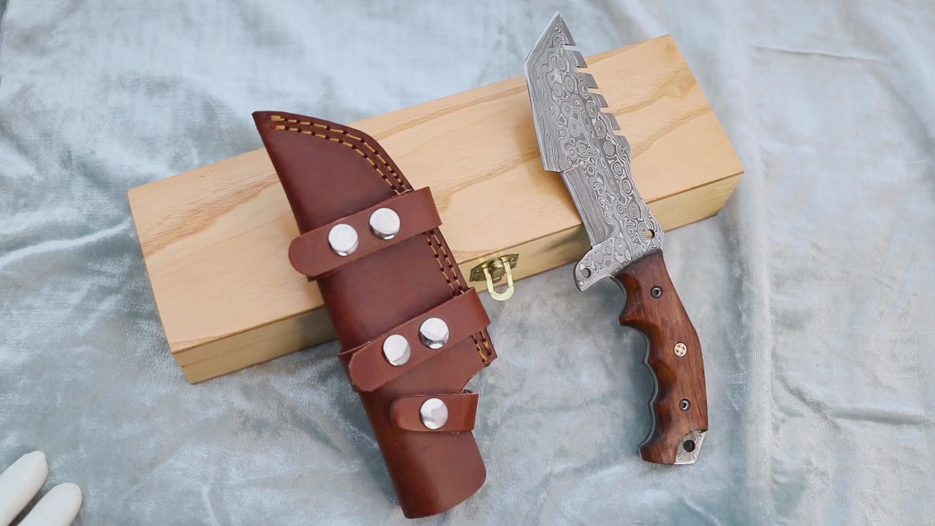 Handmade Damascus Steel Hunting Knife – Fixed Blade with Rosewood Handle, Scout Carry Sheath & Wooden Gift Box