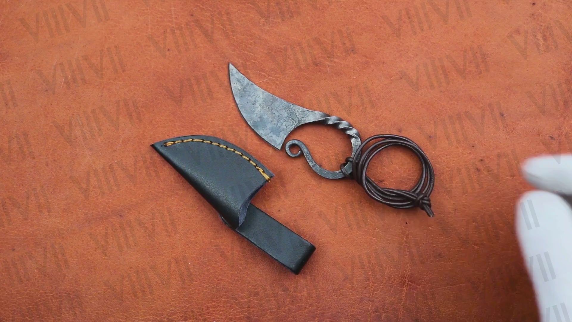 Medieval Neck Knife with Carbon Steel Blade and Genuine Leather Sheath – Perfect for LARP and Reenactments