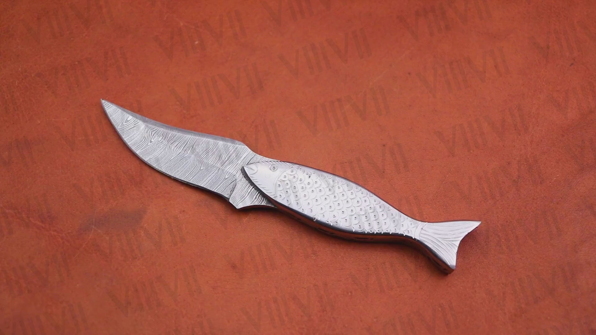 Hand Engraved Damascus Fishing Knife – Fish-Shaped Stainless Handle | Unique Gift for Fishermen & Outdoor Enthusiasts